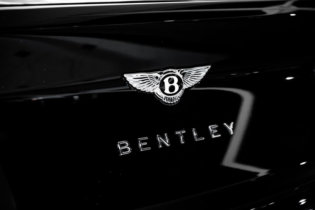2025 Bentley BENTAYGA EWB AZURE V8