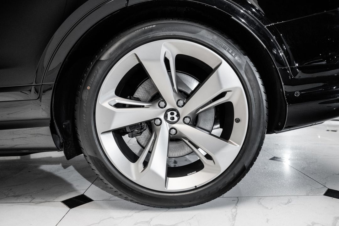 2025 Bentley BENTAYGA EWB AZURE V8