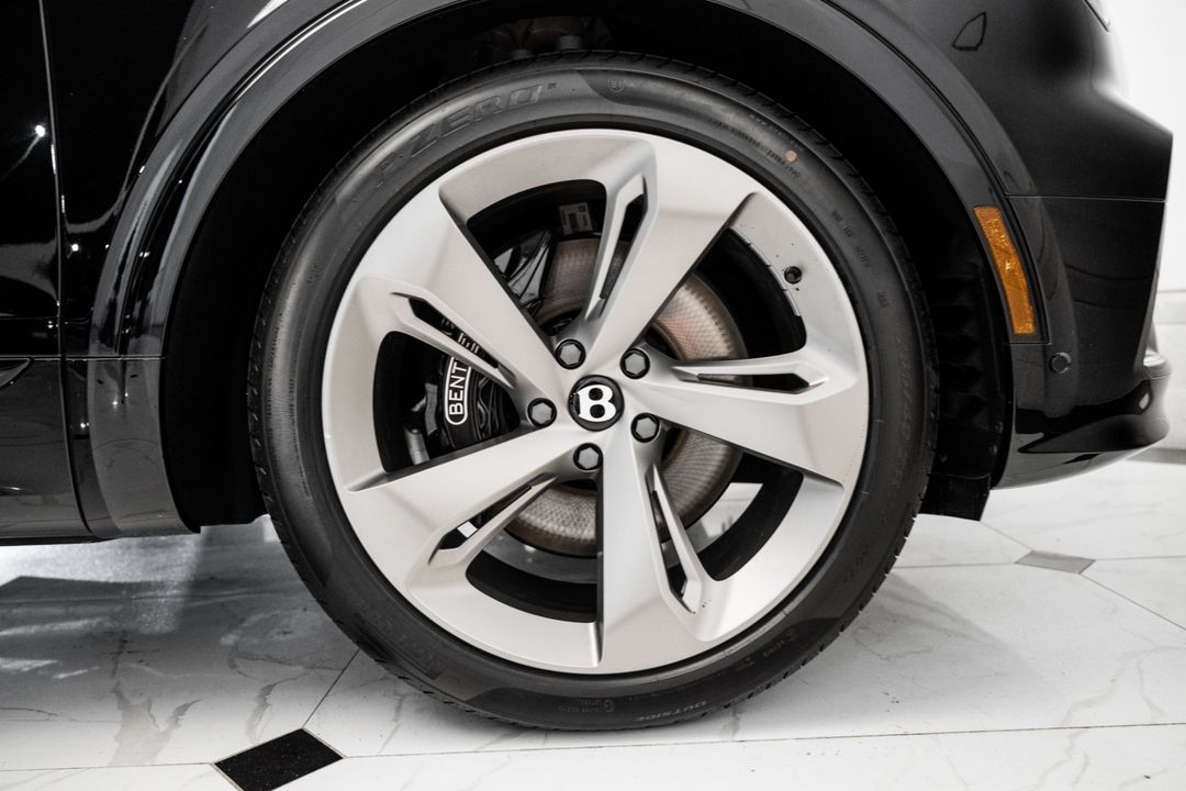 2025 Bentley BENTAYGA EWB AZURE V8