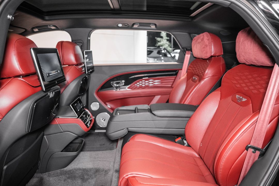 2025 Bentley BENTAYGA EWB AZURE V8