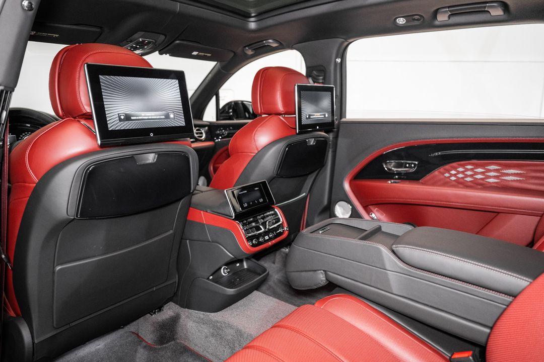 2025 Bentley BENTAYGA EWB AZURE V8