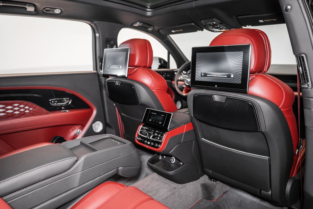 2025 Bentley BENTAYGA EWB AZURE V8