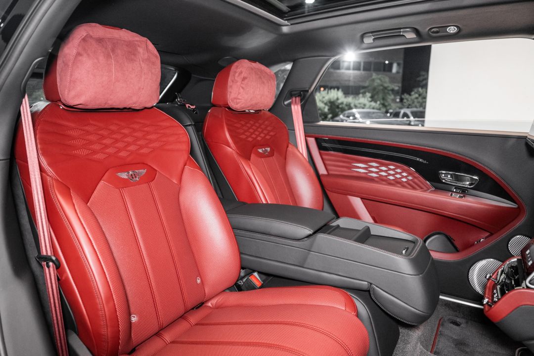 2025 Bentley BENTAYGA EWB AZURE V8
