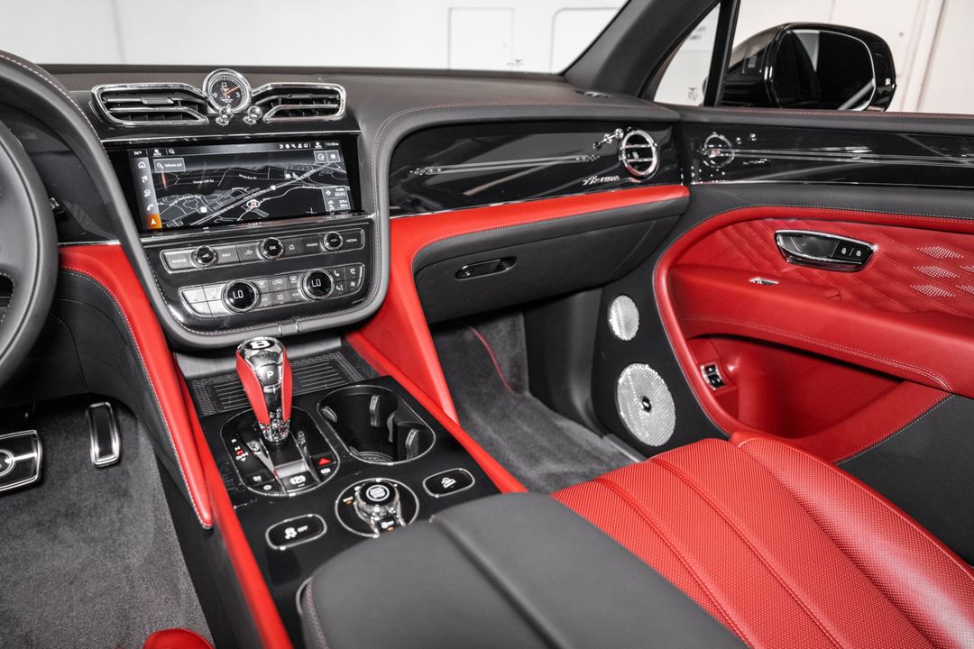 2025 Bentley BENTAYGA EWB AZURE V8