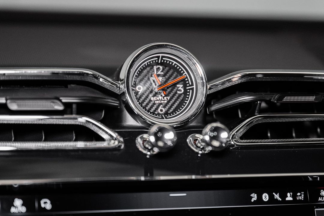 2025 Bentley BENTAYGA EWB AZURE V8