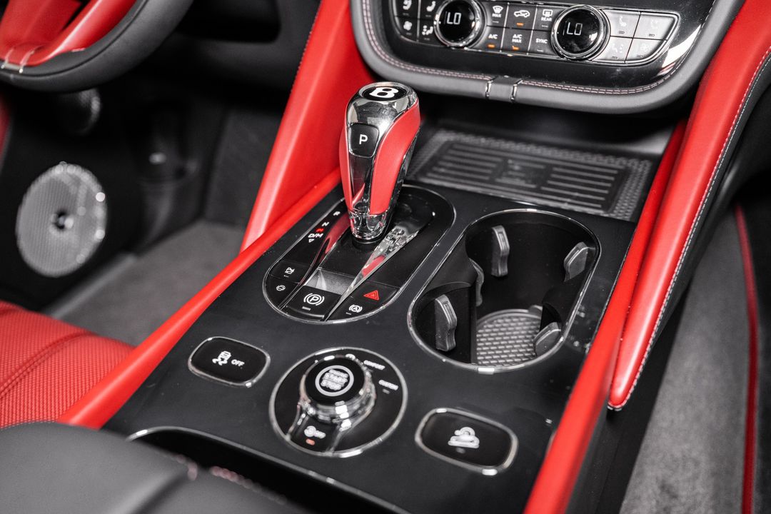 2025 Bentley BENTAYGA EWB AZURE V8