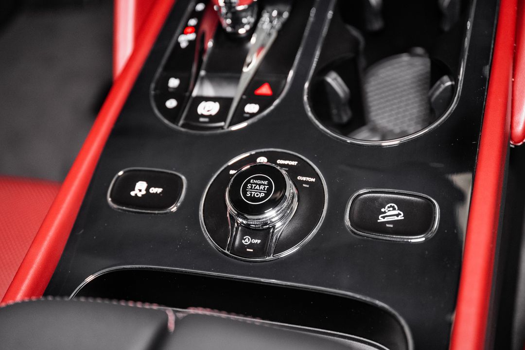 2025 Bentley BENTAYGA EWB AZURE V8