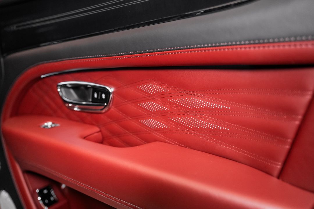 2025 Bentley BENTAYGA EWB AZURE V8