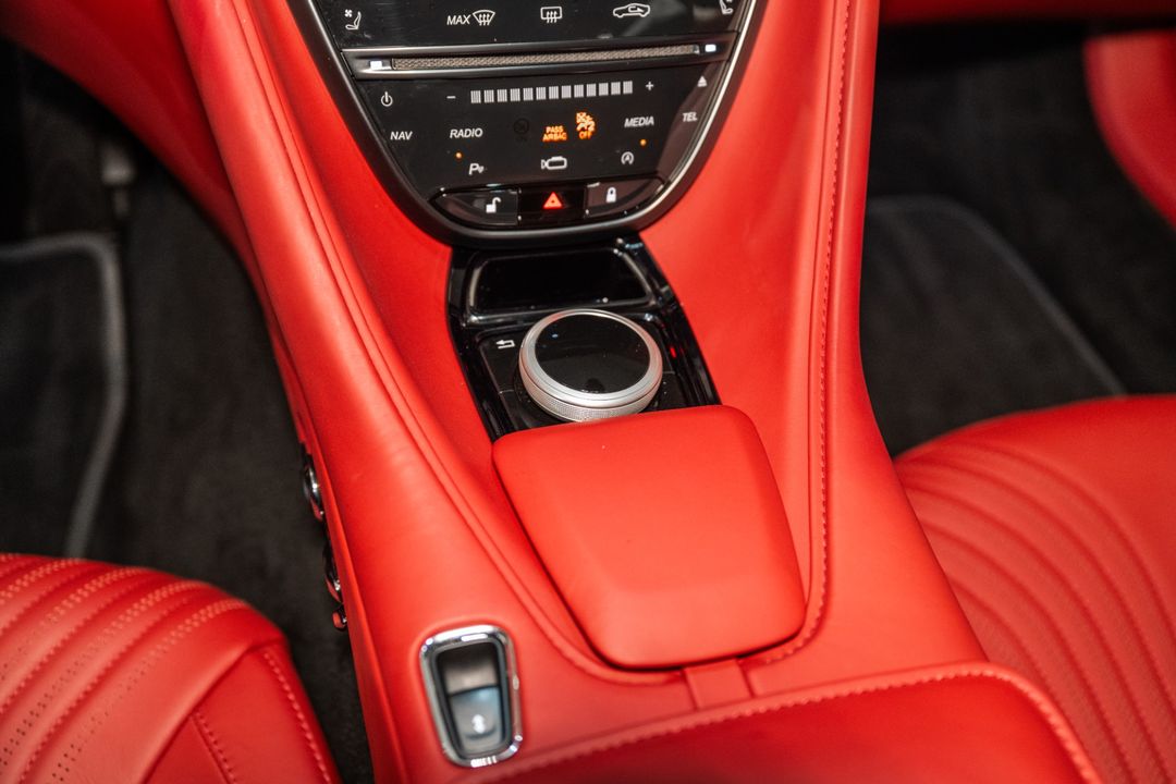 2023 Aston Martin DB11