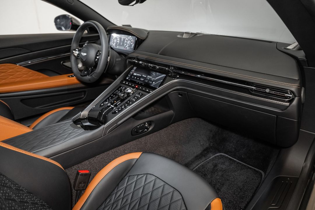 2025 Aston Martin DB12