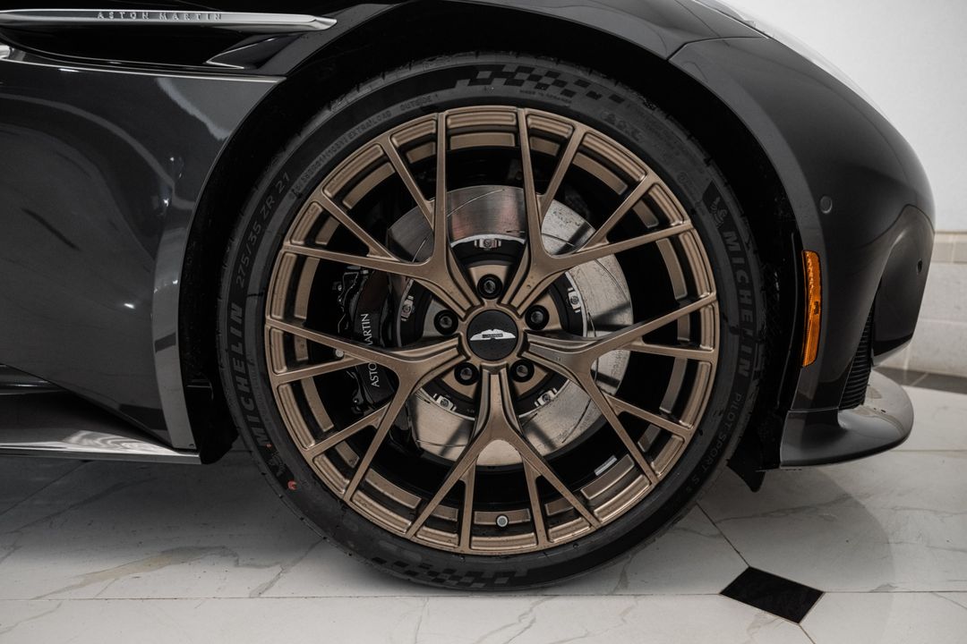 2025 Aston Martin DB12