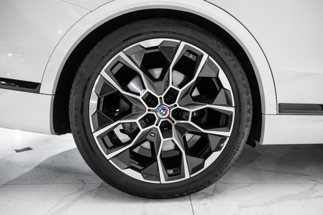 2023 BMW X7