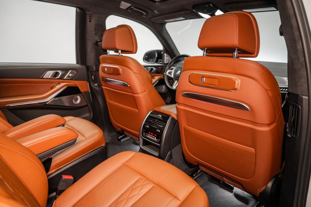 2023 BMW X7