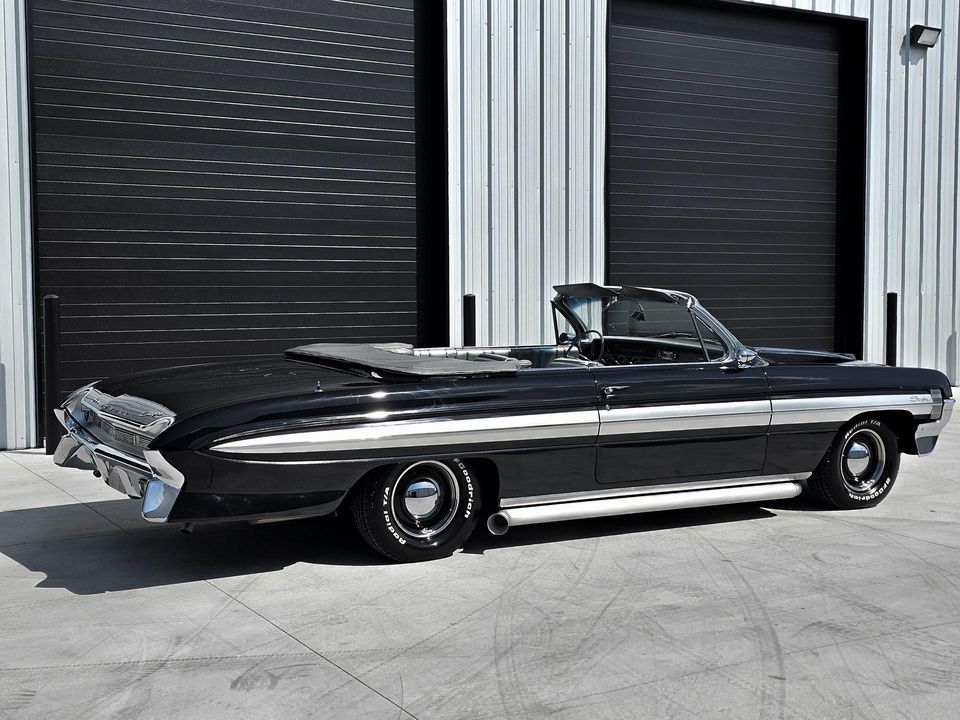 1961 Oldsmobile Starfire