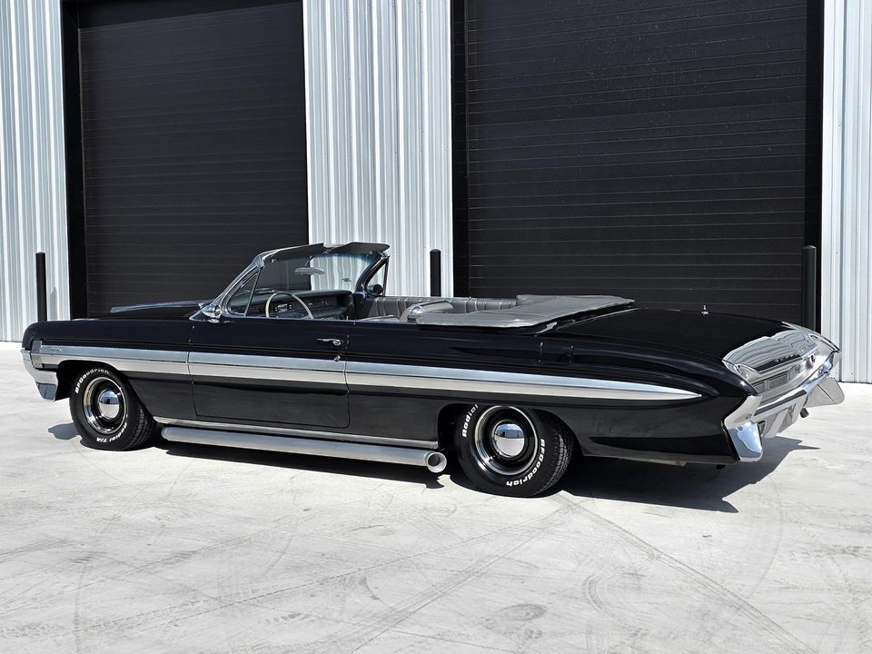 1961 Oldsmobile Starfire