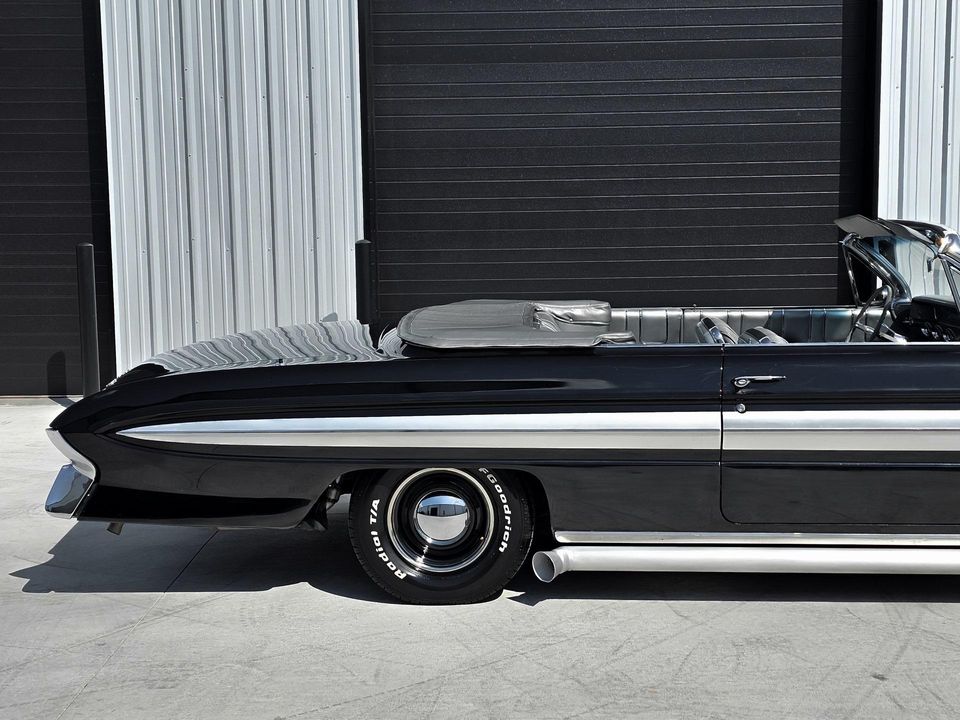1961 Oldsmobile Starfire
