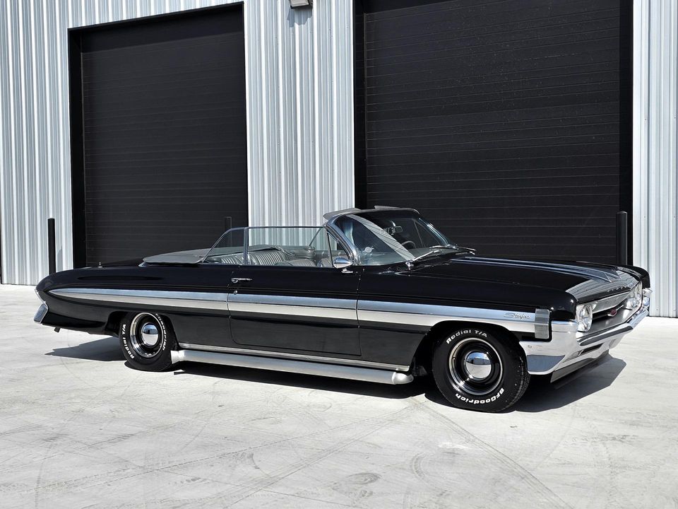 1961 Oldsmobile Starfire
