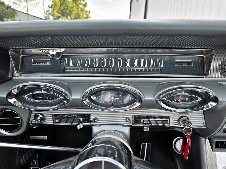 1961 Oldsmobile Starfire
