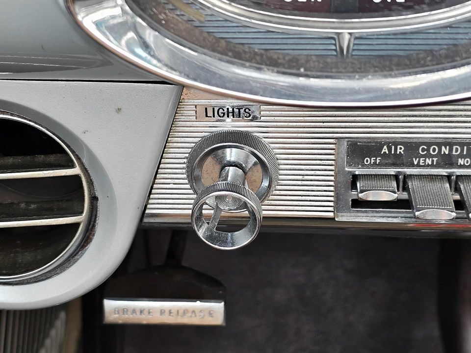 1961 Oldsmobile Starfire
