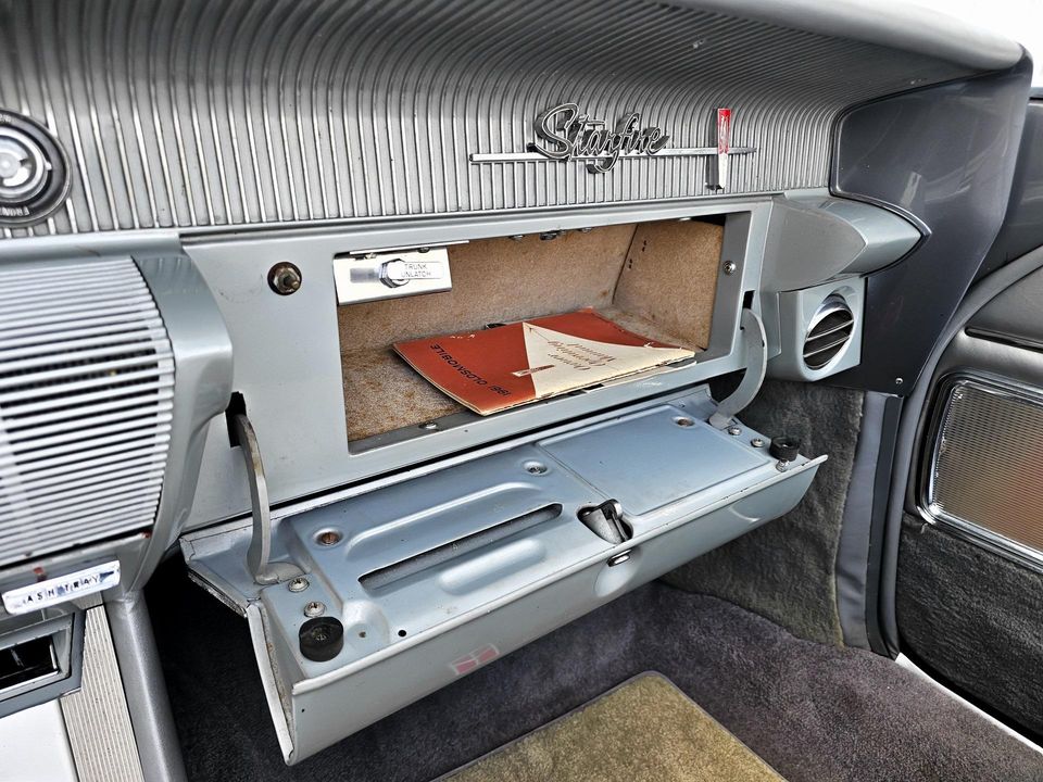 1961 Oldsmobile Starfire