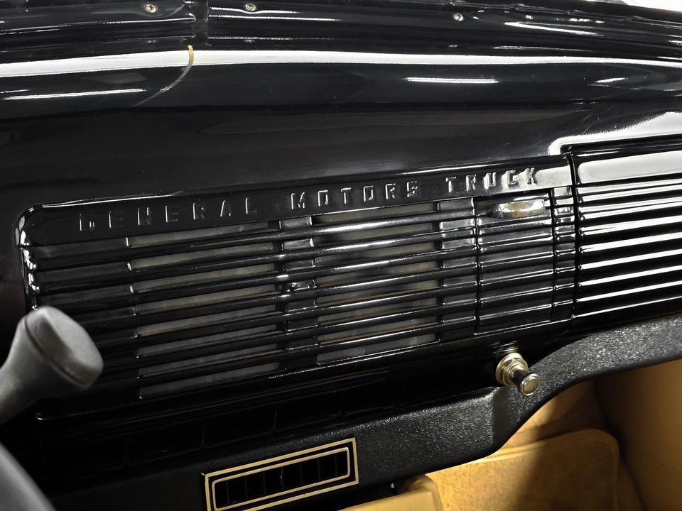 1952 GMC Suburban