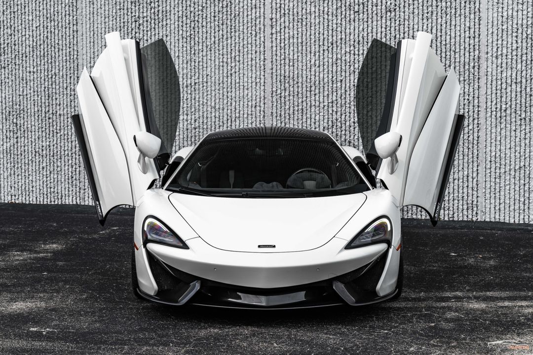 2017 McLaren 570GT