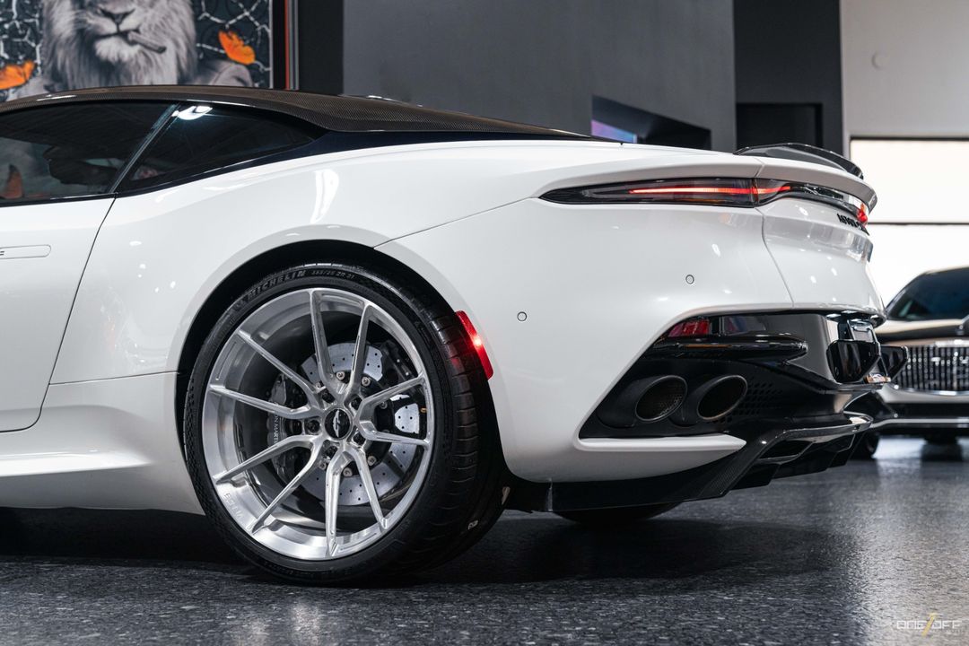 2019 Aston Martin DBS