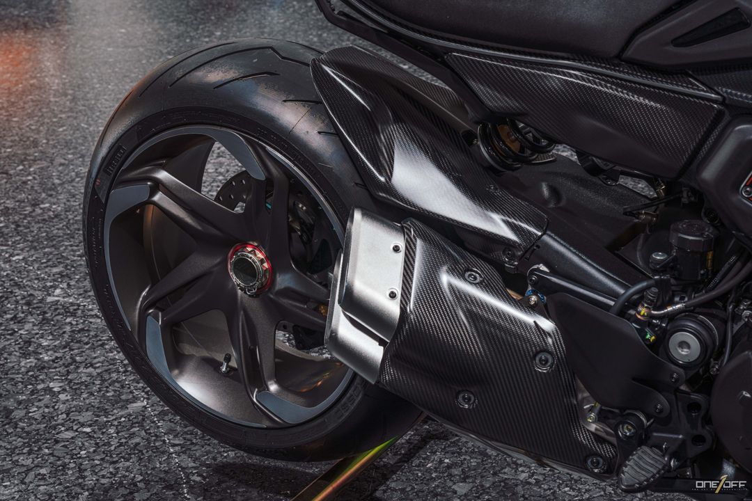 2024 Ducati Diavel V4 Bentley