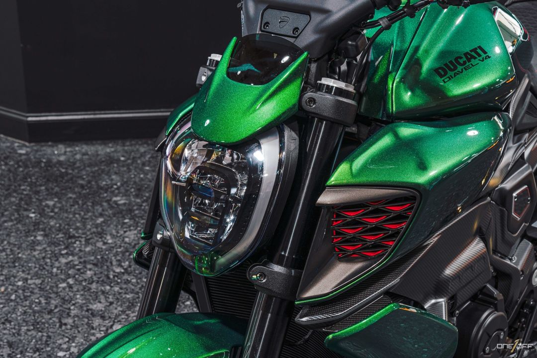 2024 Ducati Diavel V4 Bentley
