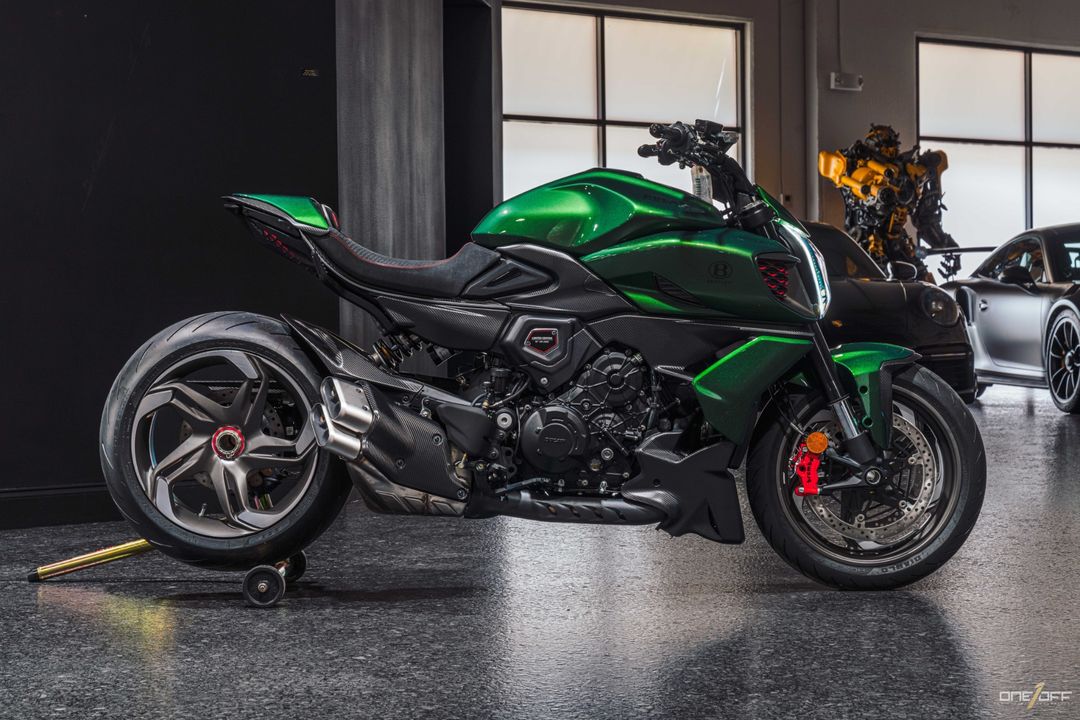 2024 Ducati Diavel V4 Bentley