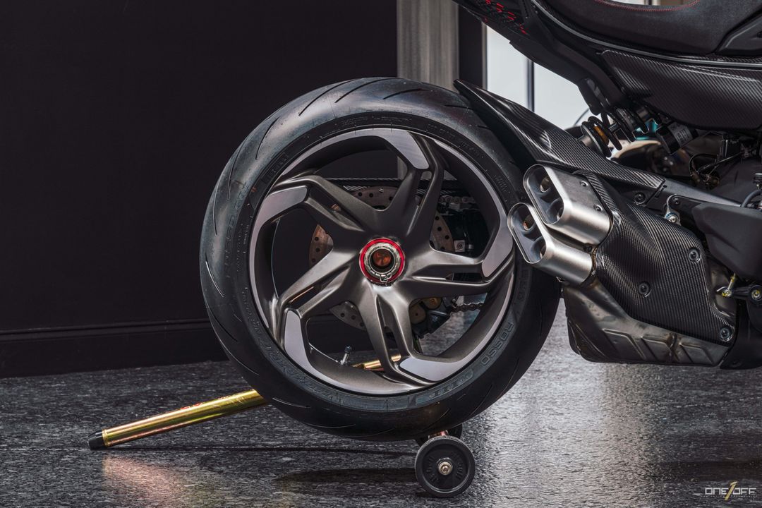 2024 Ducati Diavel V4 Bentley