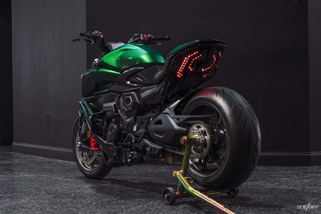 2024 Ducati Diavel V4 Bentley