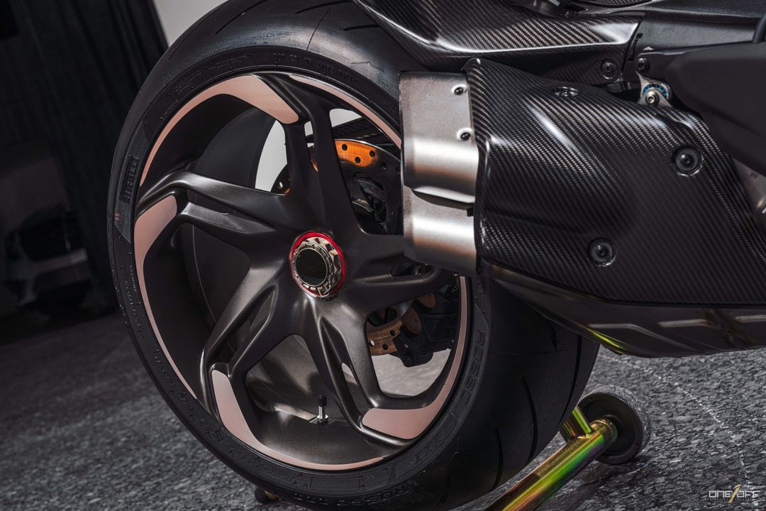 2024 Ducati Diavel V4 Bentley