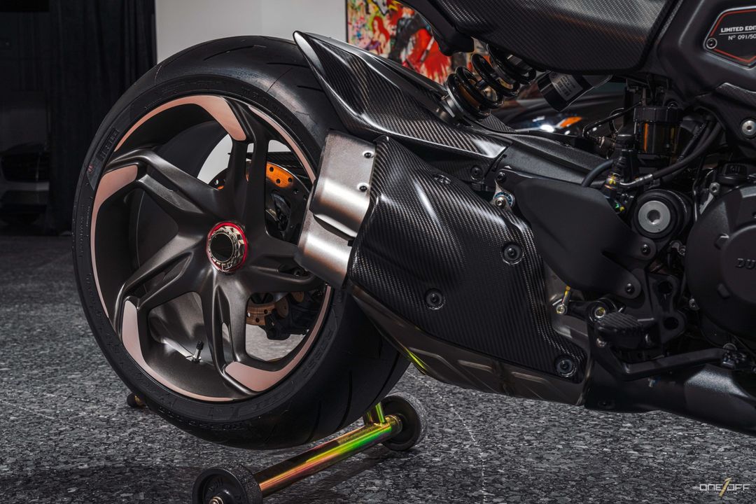 2024 Ducati Diavel V4 Bentley