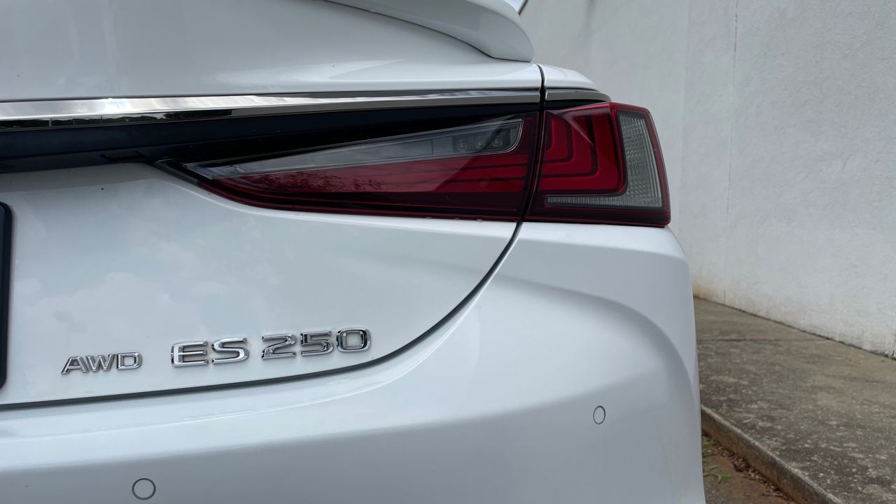 2021 Lexus ES