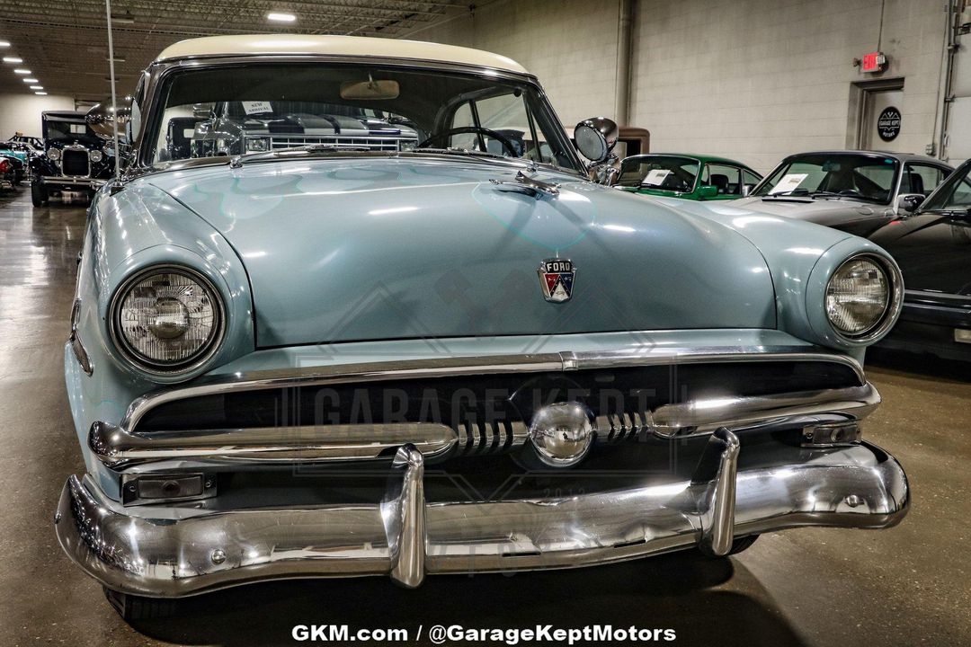 1953 Ford Crestline Victoria