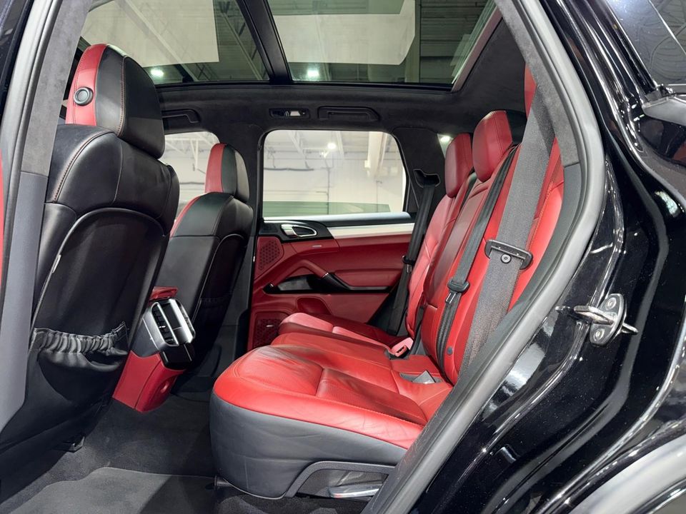 2014 Porsche Cayenne GTS