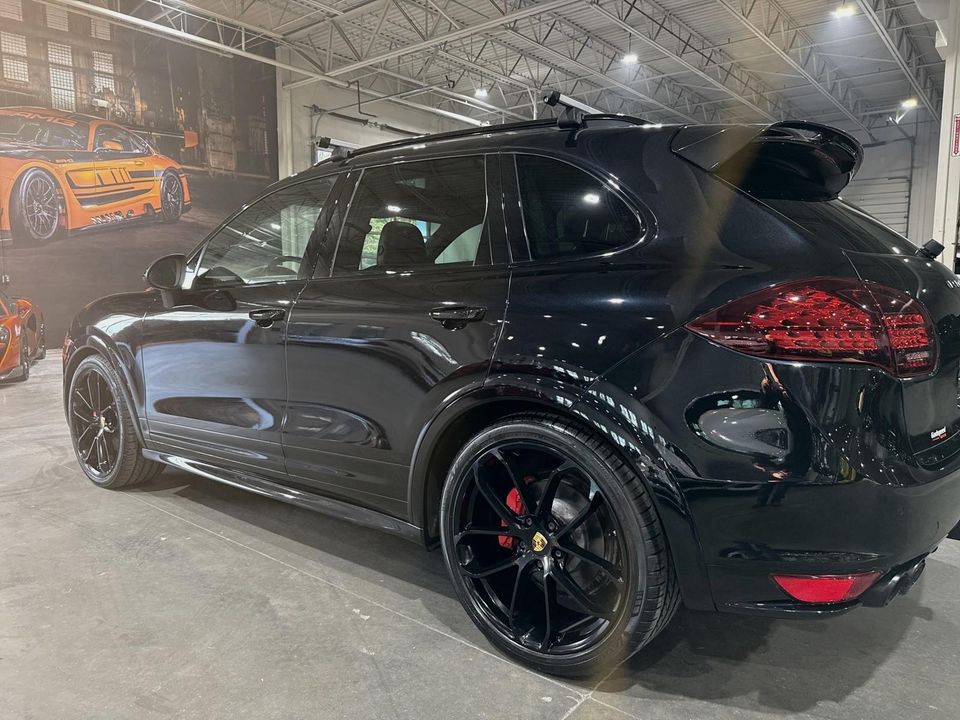 2014 Porsche Cayenne GTS