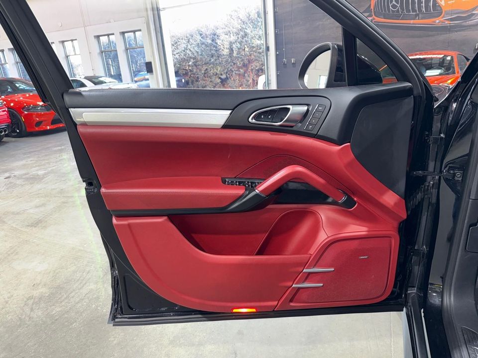2014 Porsche Cayenne GTS
