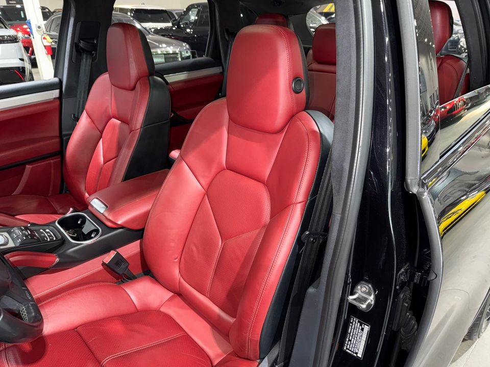 2014 Porsche Cayenne GTS