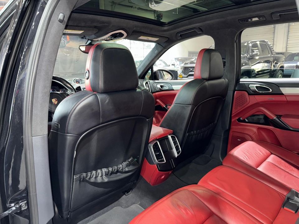 2014 Porsche Cayenne GTS
