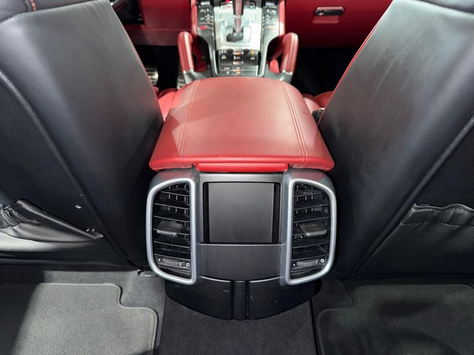 2014 Porsche Cayenne GTS
