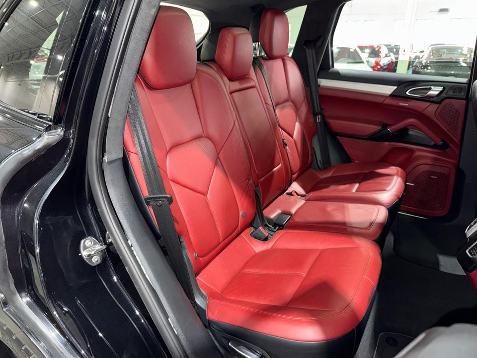 2014 Porsche Cayenne GTS