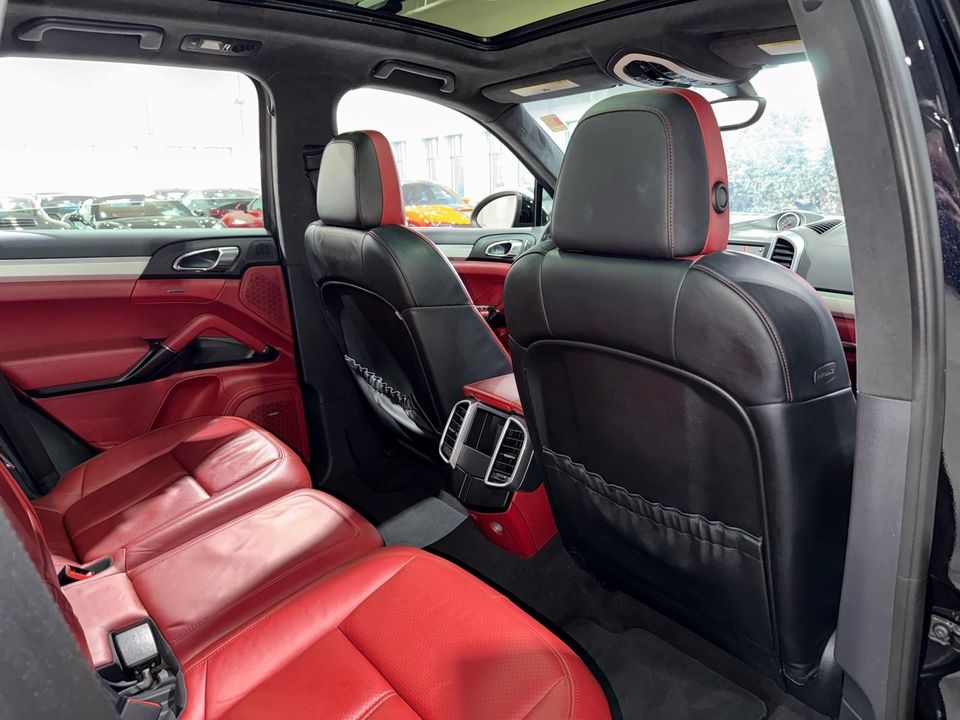 2014 Porsche Cayenne GTS