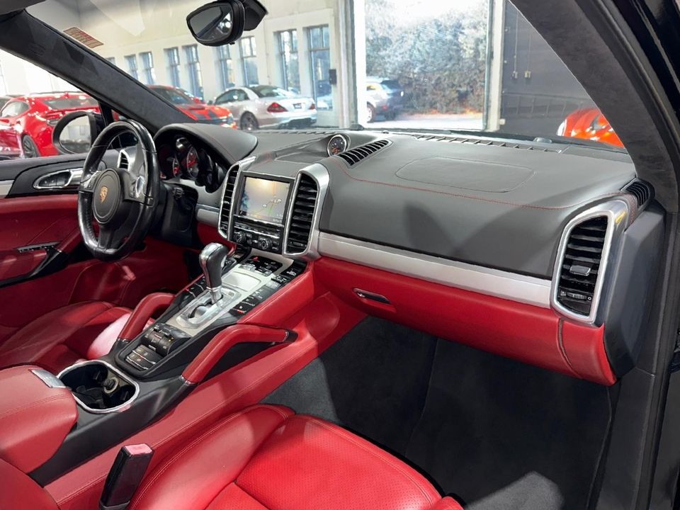 2014 Porsche Cayenne GTS