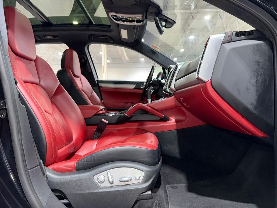 2014 Porsche Cayenne GTS