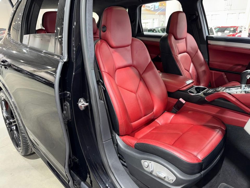 2014 Porsche Cayenne GTS