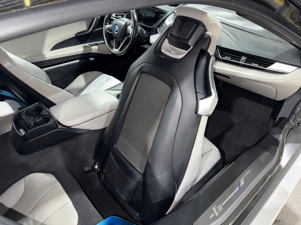 2015 BMW i8