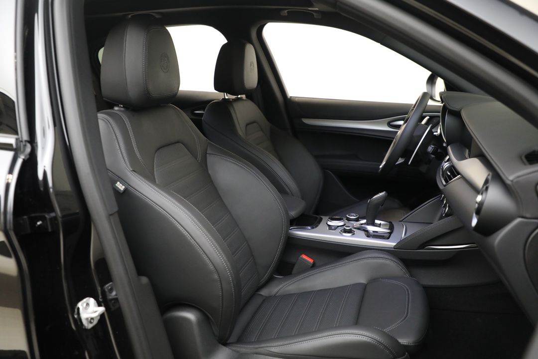 2025 Alfa Romeo Stelvio