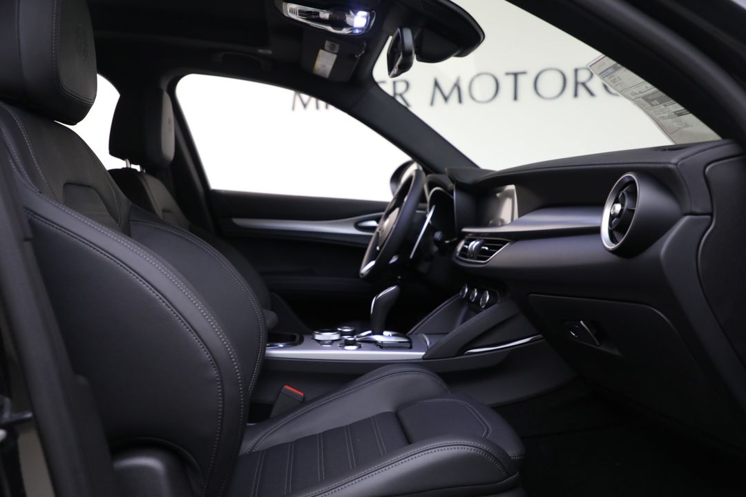 2025 Alfa Romeo Stelvio